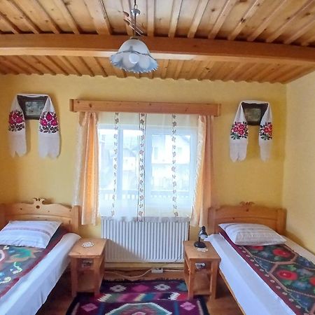 Casa Muntean Hotel Ваду Изей Екстериор снимка