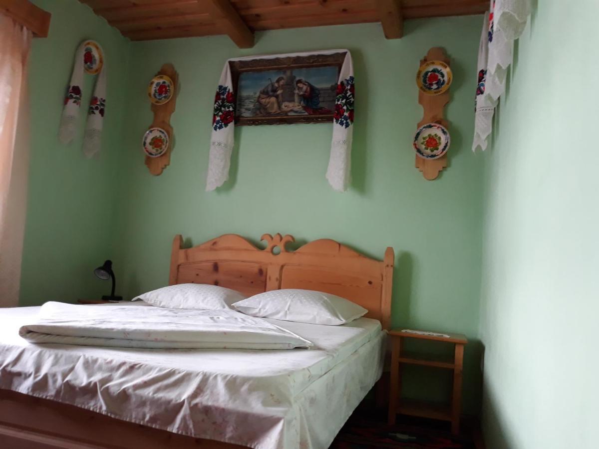 Casa Muntean Hotel Ваду Изей Екстериор снимка