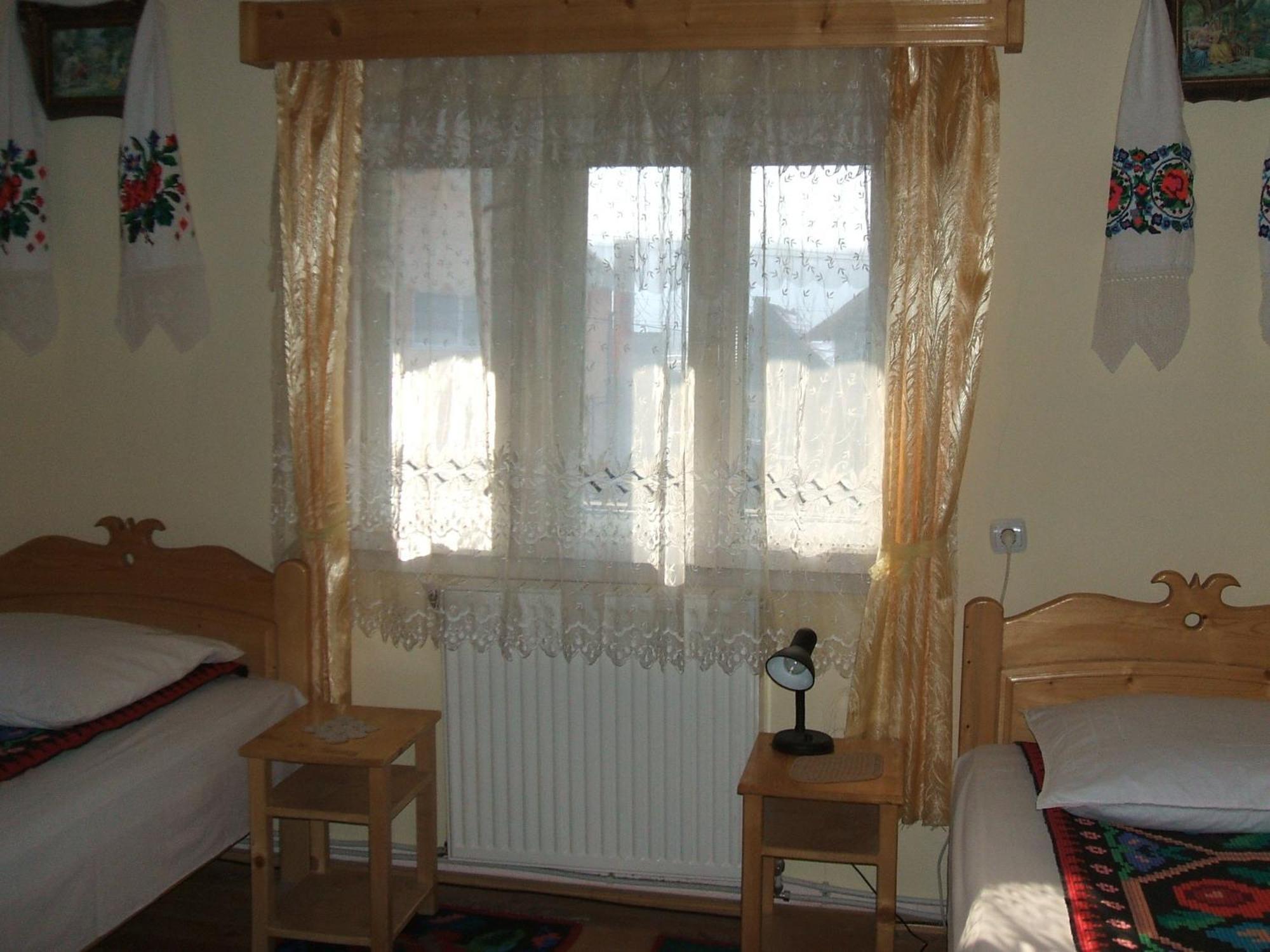 Casa Muntean Hotel Ваду Изей Екстериор снимка