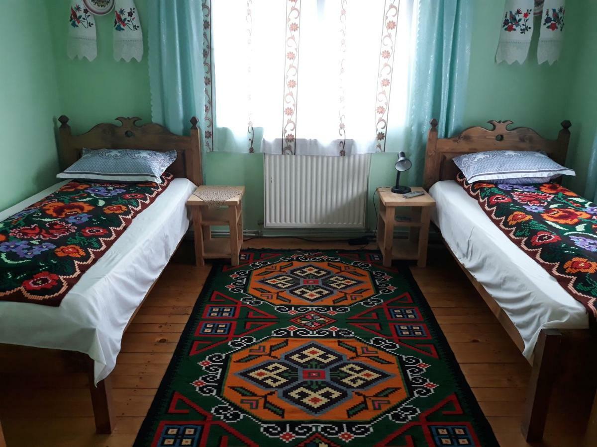 Casa Muntean Hotel Ваду Изей Екстериор снимка